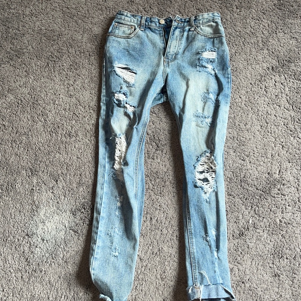 Distressed high waisted jeans